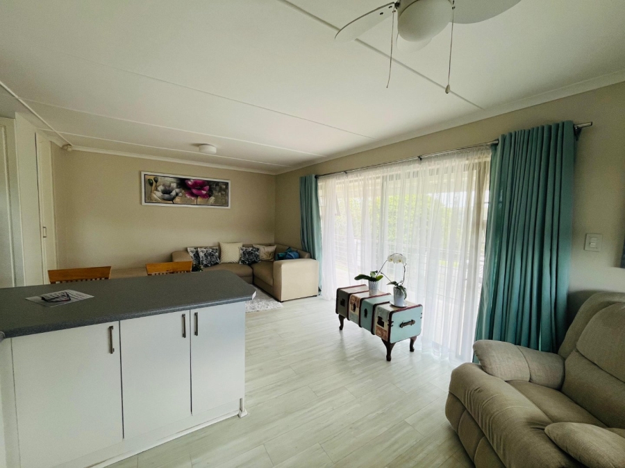 6 Bedroom Property for Sale in Gonubie Eastern Cape